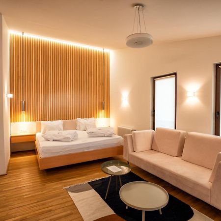 Hotel Curtea Veche Curtea De Arges Bagian luar foto