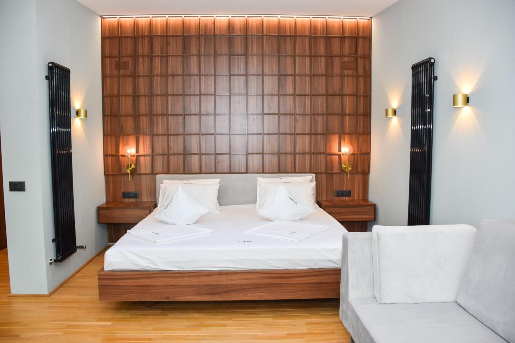 Hotel Curtea Veche Curtea De Arges Bagian luar foto