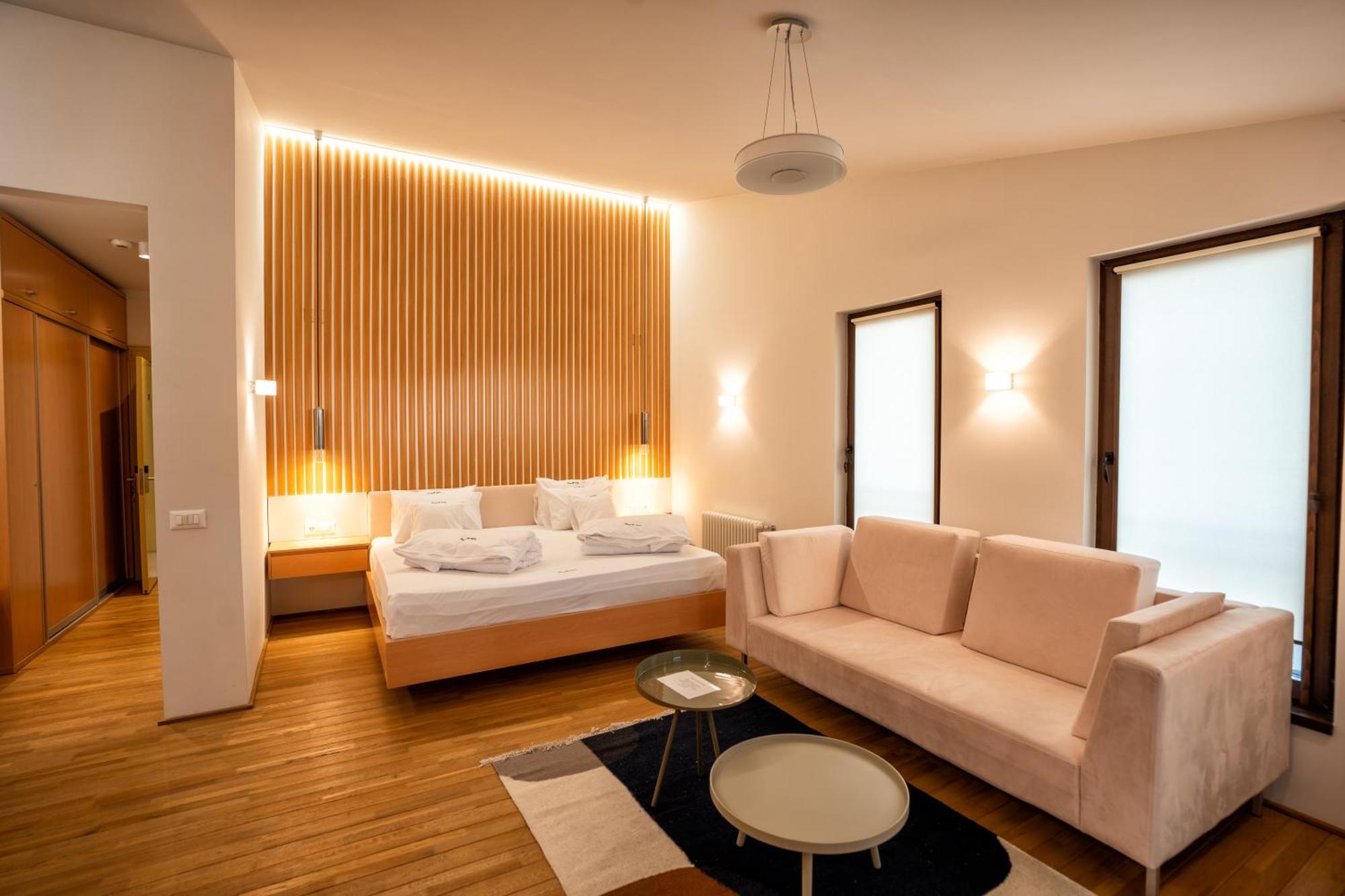 Hotel Curtea Veche Curtea De Arges Bagian luar foto